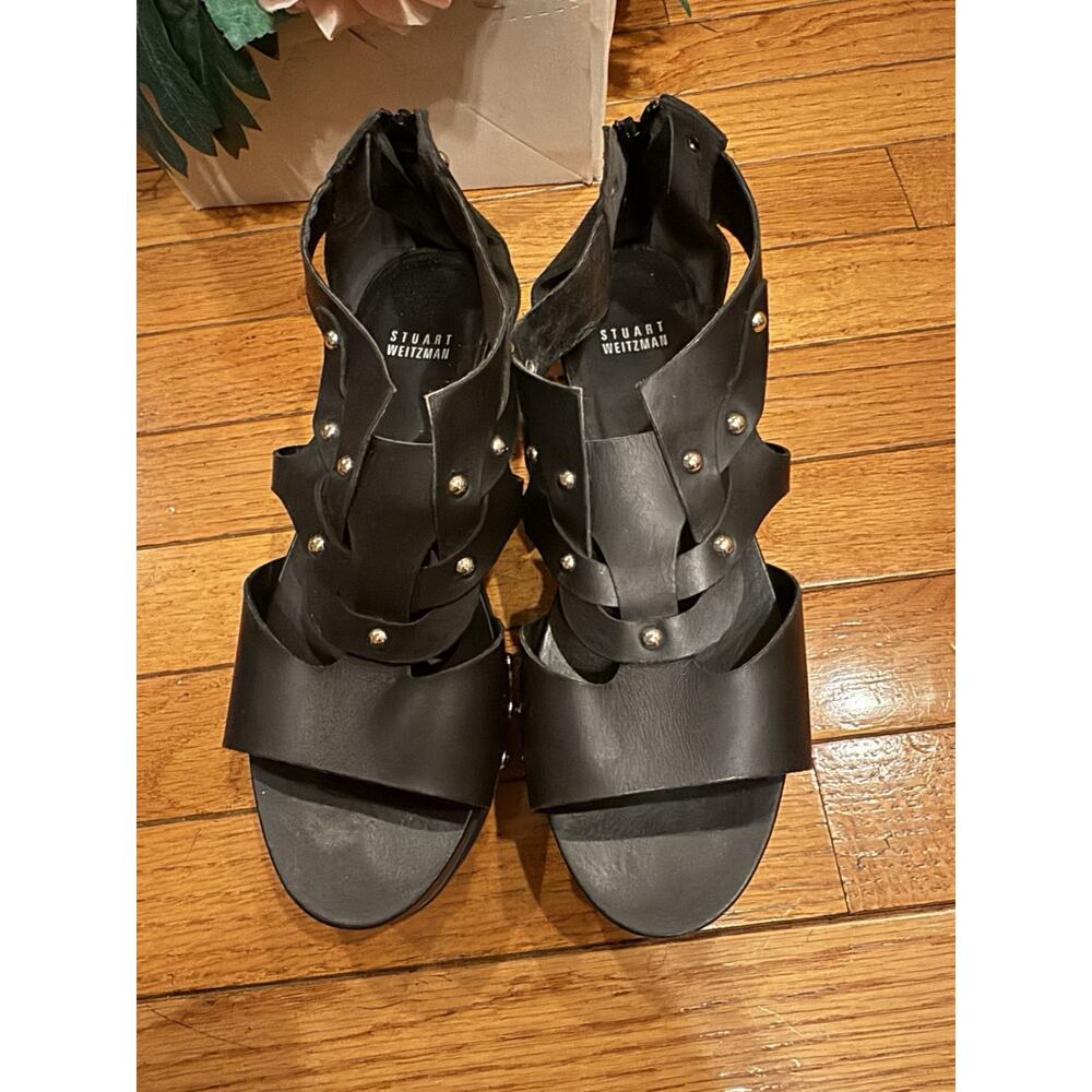 Stuart Weitzman blck studded sandal 9m (san100